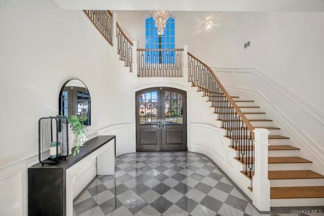 6 Gables Court, Dix Hills, NY 11746