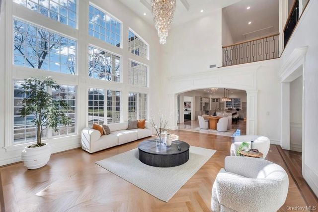 6 Gables Court, Dix Hills, NY 11746