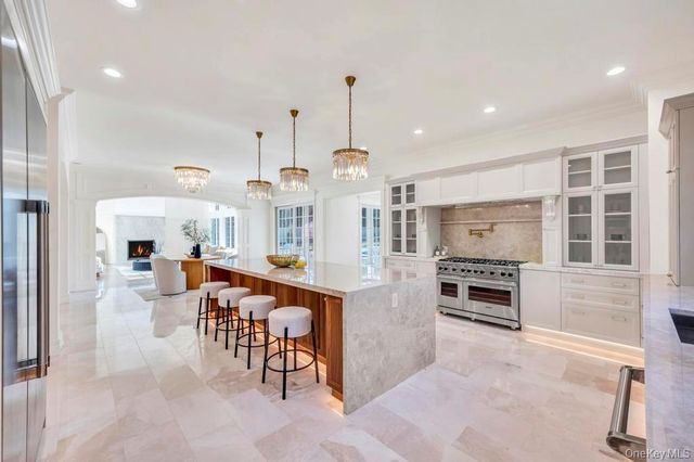 6 Gables Court, Dix Hills, NY 11746