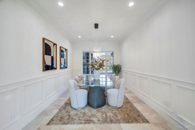 6 Gables Court, Dix Hills, NY 11746