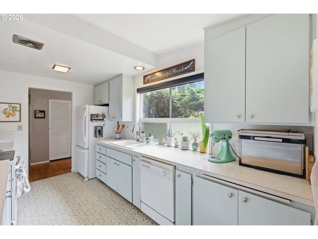 2893 FIRWOOD Way, Eugene, OR 97401