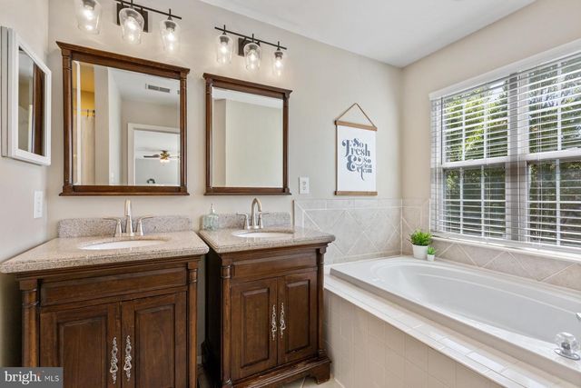 4933 BREEZE WAY, Dumfries, VA 22025