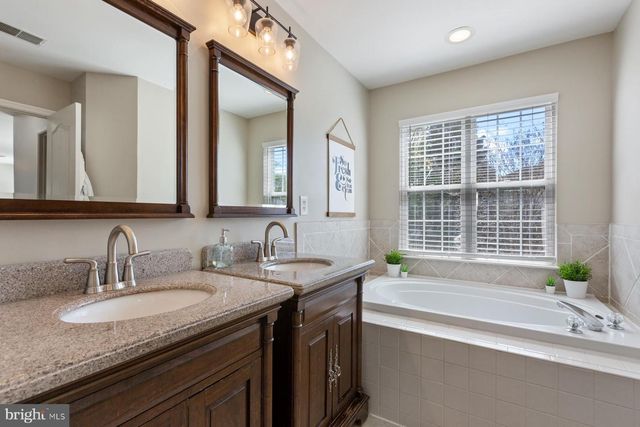 4933 BREEZE WAY, Dumfries, VA 22025