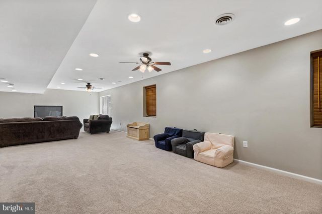 4933 BREEZE WAY, Dumfries, VA 22025