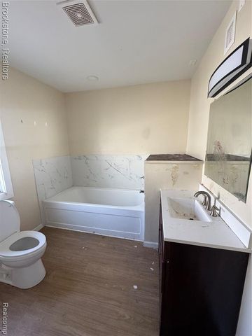 256 W Chicago Avenue, Pontiac, MI 48340