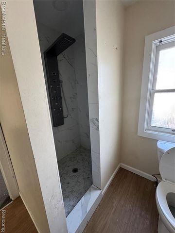 256 W Chicago Avenue, Pontiac, MI 48340