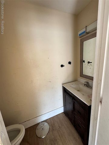 256 W Chicago Avenue, Pontiac, MI 48340