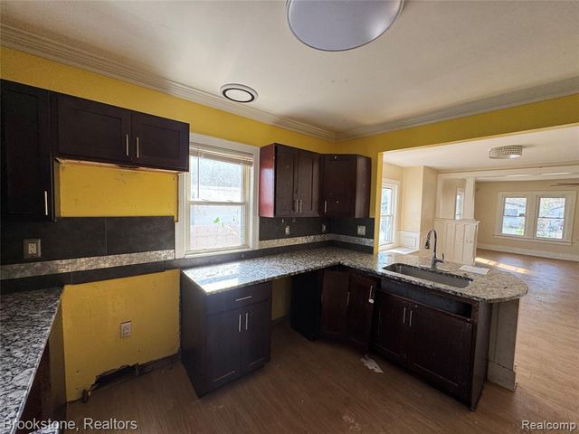 256 W Chicago Avenue, Pontiac, MI 48340