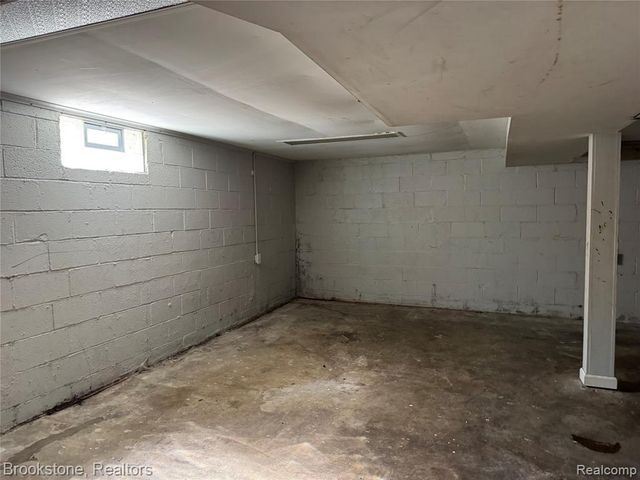 256 W Chicago Avenue, Pontiac, MI 48340