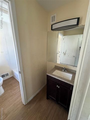 256 W Chicago Avenue, Pontiac, MI 48340