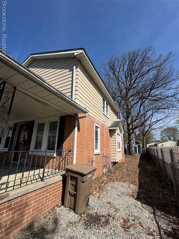 256 W Chicago Avenue, Pontiac, MI 48340