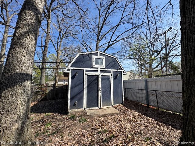256 W Chicago Avenue, Pontiac, MI 48340