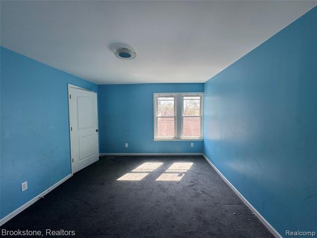 256 W Chicago Avenue, Pontiac, MI 48340