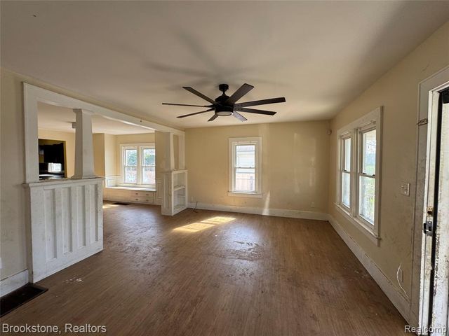 256 W Chicago Avenue, Pontiac, MI 48340