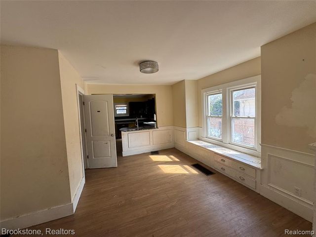 256 W Chicago Avenue, Pontiac, MI 48340