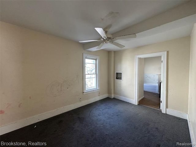 256 W Chicago Avenue, Pontiac, MI 48340