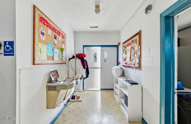 300 West Chilhowie Avenue, Johnson City, TN 37604