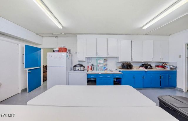 300 West Chilhowie Avenue, Johnson City, TN 37604