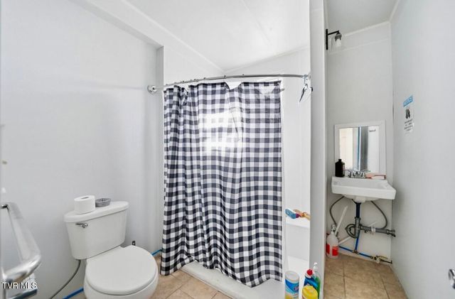 300 West Chilhowie Avenue, Johnson City, TN 37604