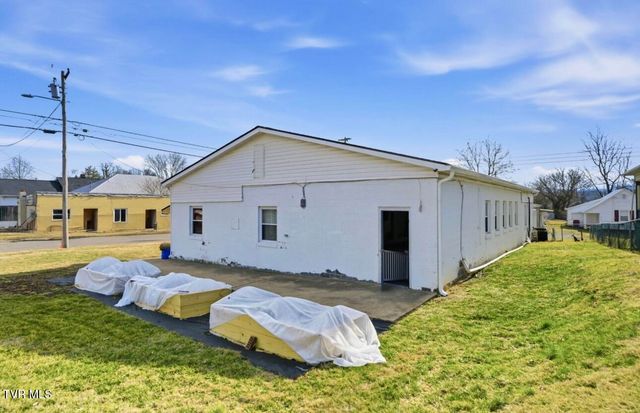 300 West Chilhowie Avenue, Johnson City, TN 37604
