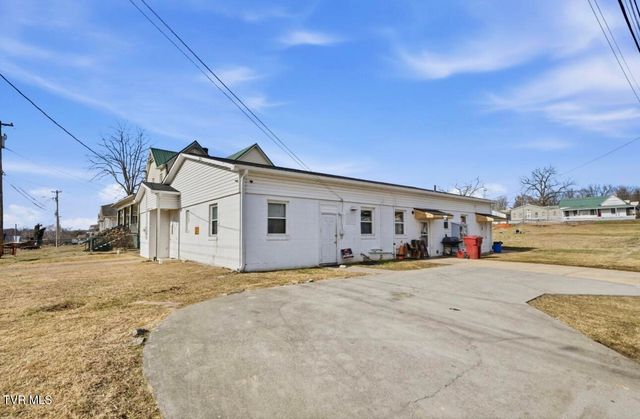 300 West Chilhowie Avenue, Johnson City, TN 37604