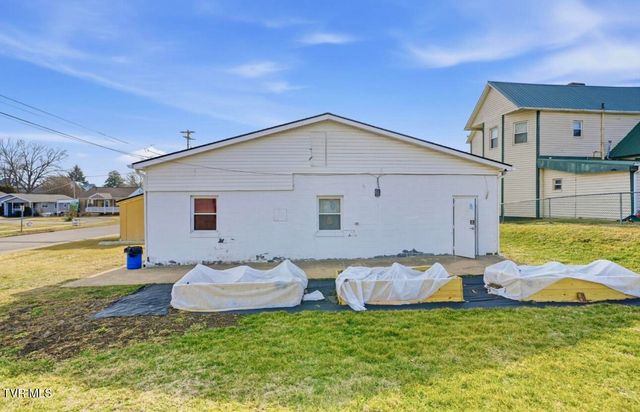 300 West Chilhowie Avenue, Johnson City, TN 37604