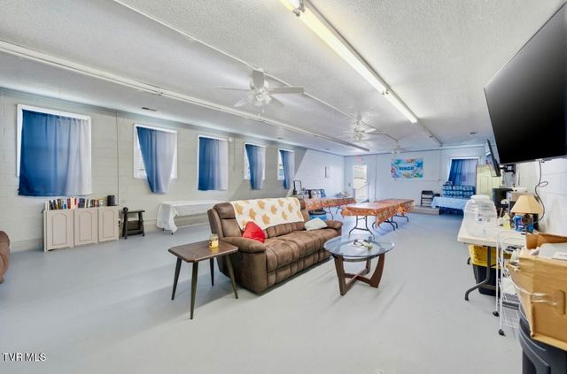 300 West Chilhowie Avenue, Johnson City, TN 37604