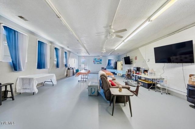 300 West Chilhowie Avenue, Johnson City, TN 37604