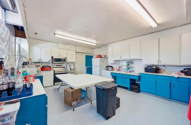 300 West Chilhowie Avenue, Johnson City, TN 37604