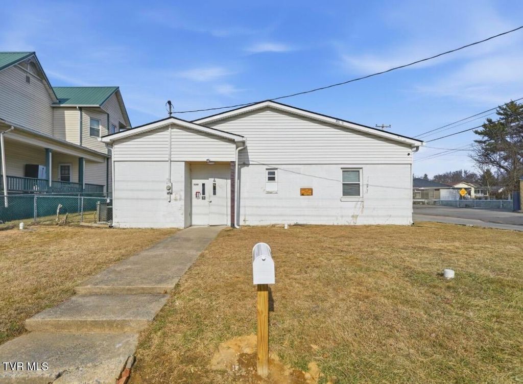 300 West Chilhowie Avenue, Johnson City, TN 37604