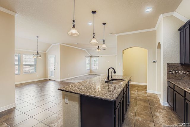 17820 Oxford Mt, Helotes, TX 78023