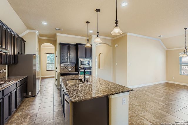 17820 Oxford Mt, Helotes, TX 78023