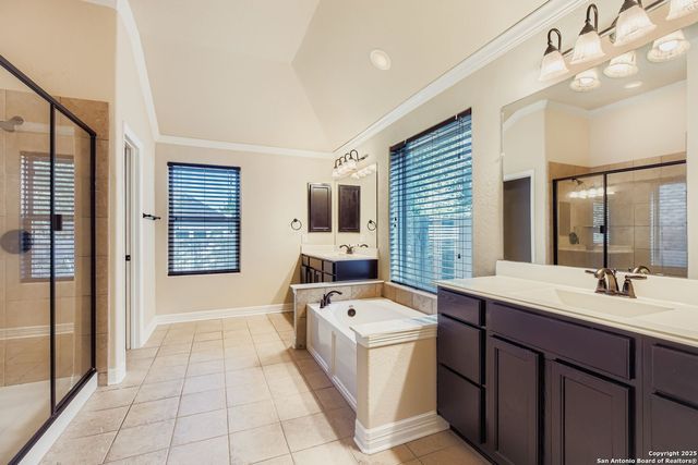 17820 Oxford Mt, Helotes, TX 78023