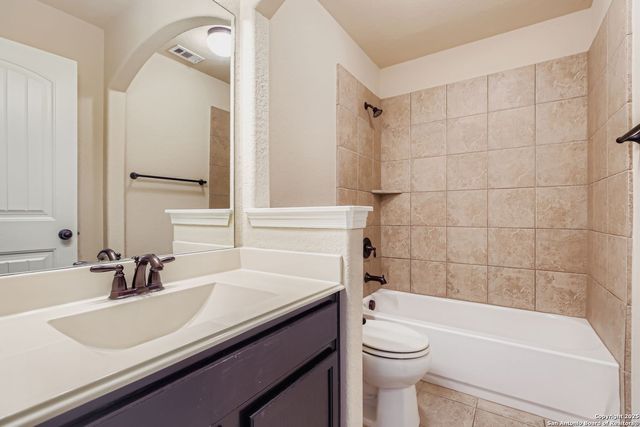 17820 Oxford Mt, Helotes, TX 78023