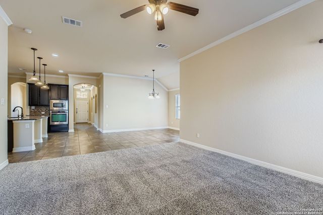 17820 Oxford Mt, Helotes, TX 78023