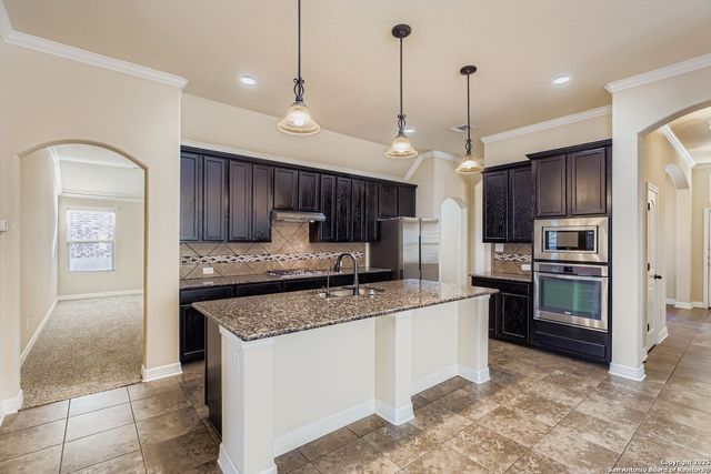 17820 Oxford Mt, Helotes, TX 78023