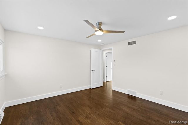 17469 W 13 Mile Road, Southfield, MI 48076