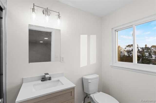 17469 W 13 Mile Road, Southfield, MI 48076