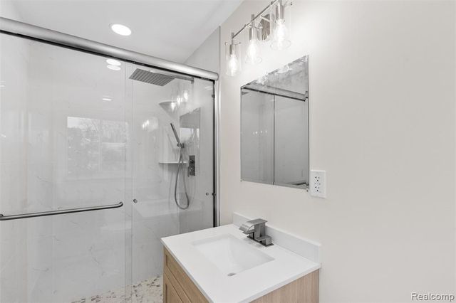 17469 W 13 Mile Road, Southfield, MI 48076