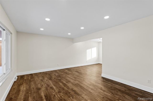 17469 W 13 Mile Road, Southfield, MI 48076