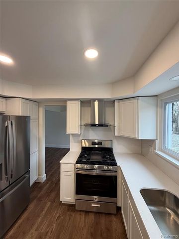 17469 W 13 Mile Road, Southfield, MI 48076