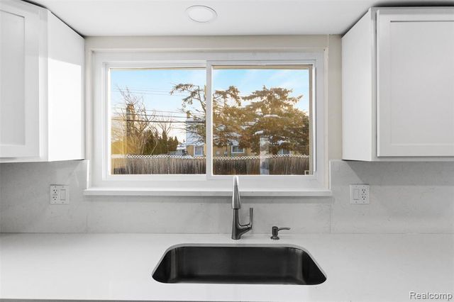 17469 W 13 Mile Road, Southfield, MI 48076