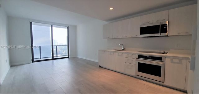 55 SW 9th St 3610, Miami, FL 33130