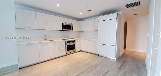 55 SW 9th St 3610, Miami, FL 33130