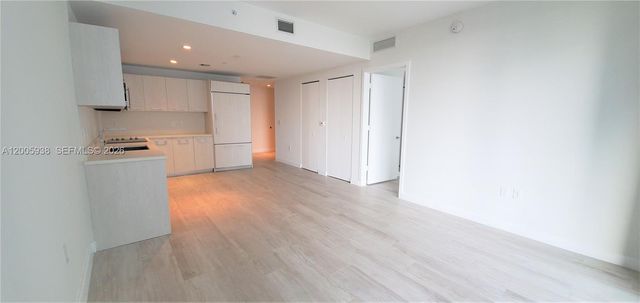 55 SW 9th St 3610, Miami, FL 33130