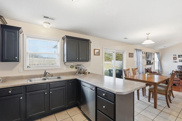 4301 COTTON WOOD DR, Columbia, MO 65202