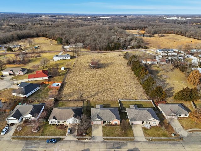 4301 COTTON WOOD DR, Columbia, MO 65202