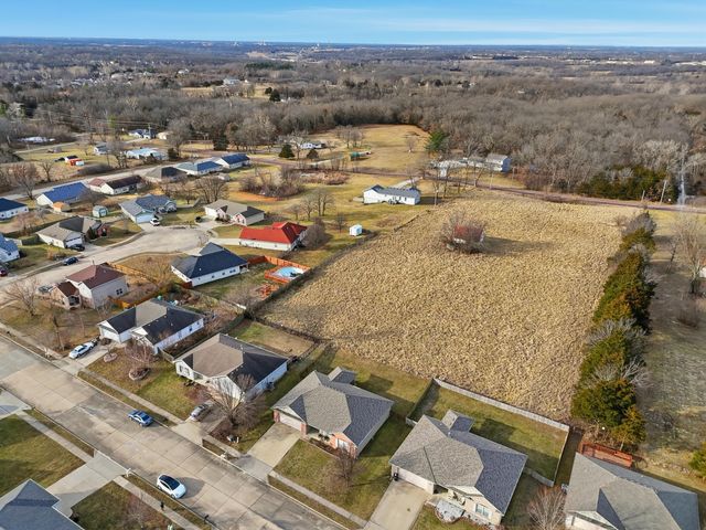 4301 COTTON WOOD DR, Columbia, MO 65202