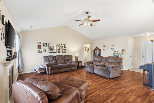 4301 COTTON WOOD DR, Columbia, MO 65202