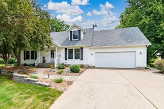 67 W Wood Ridge Drive, River Falls, WI 54022